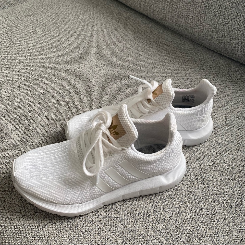 ADIDAS— Originals Womens Swift Run White/White/Copper Metallic